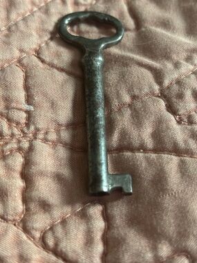 Vintage-Style Metal Skeleton Key Decorative Accent in Silver